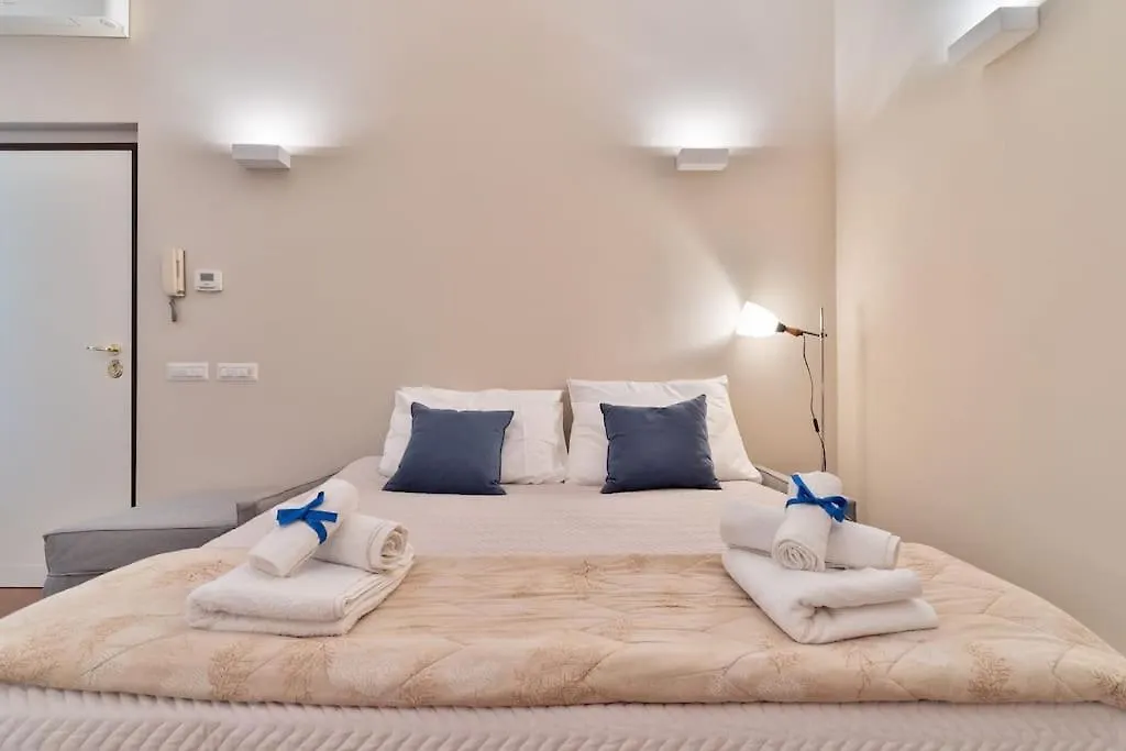 Garage-Netflix-Wifi Garden Suite Rome Italy
