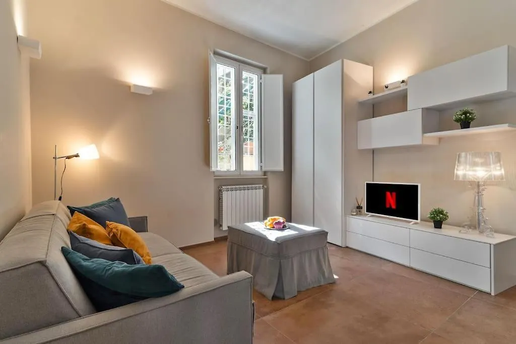 Garage-Netflix-Wifi Garden Suite Roma Itália
