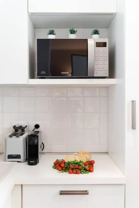 Garage-Netflix-Wifi Garden Suite Roma
